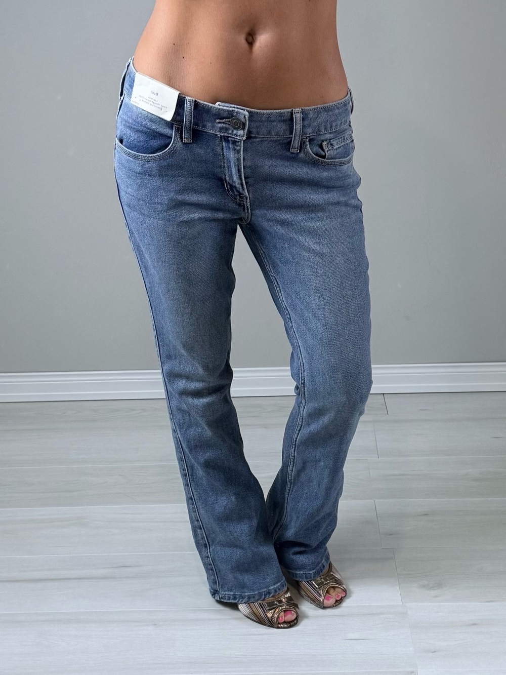 Hollister Women's low rise Bootcut Jeans in Medium Blue Wash